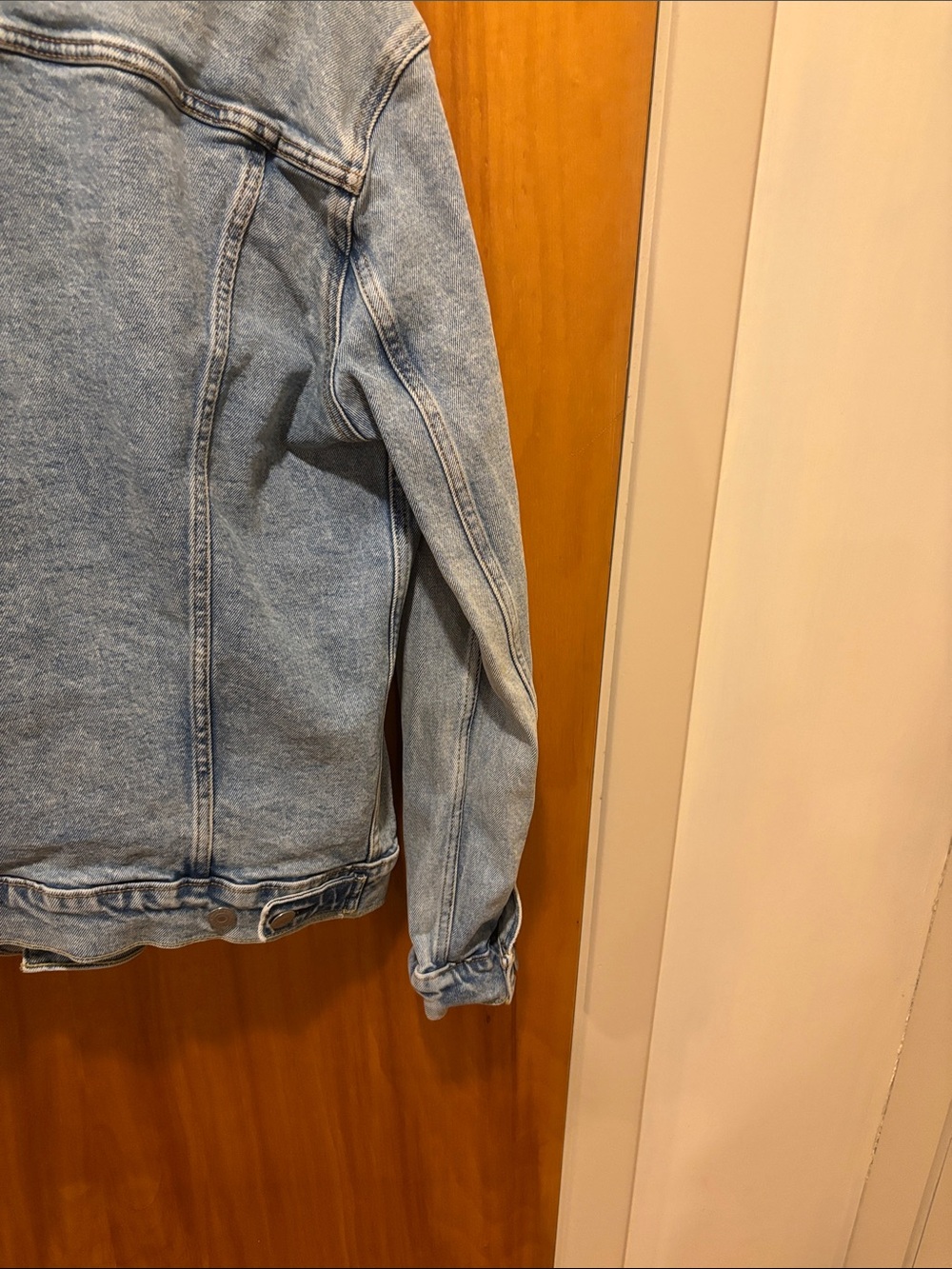 Levi's Light Blue Denim Trucker Jacket - Picture 10 of 11